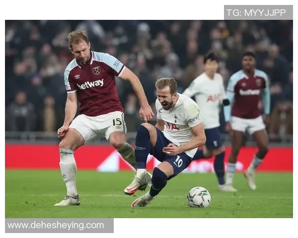 西汉姆联球星祖玛虐猫事件引发社会舆论关注与足球圈道德反思