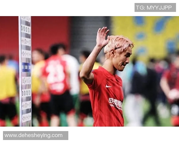 金发球星闪耀绿茵场 揭秘那些金色发丝背后的足球传奇